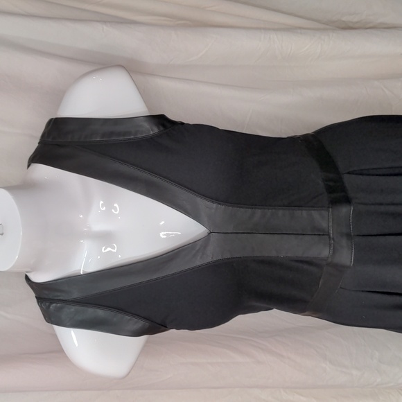 Stefanel Black Sleeveless V-Neck Dress Faux Leather Stitched Panels - Picture 2 of 12